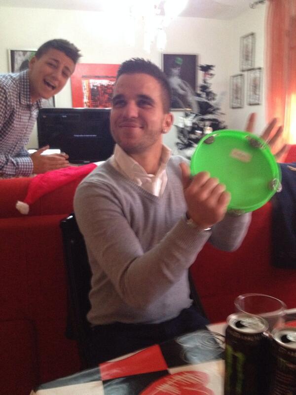 AnaNoelia4's tweet photo. @adribome  @Davidxacon os desean feliz navidaf http://t.co/FwjFuTHpxe