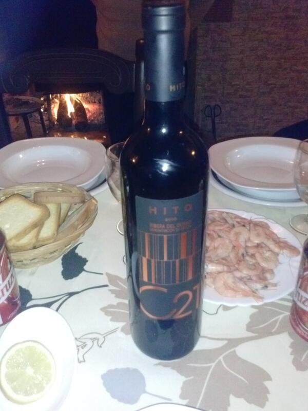 Anino17's tweet photo. cena de navidad con un buen vino y al lado de la chimenea en villacazuela!!! http://t.co/sZl1wLaeIb