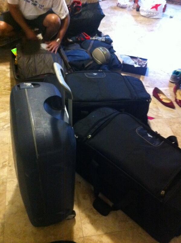 dawes301's tweet image. "Were packing light" they said, "It's only a short trip" they said 😩 #PackingNightmare #HollyJollyChristmas