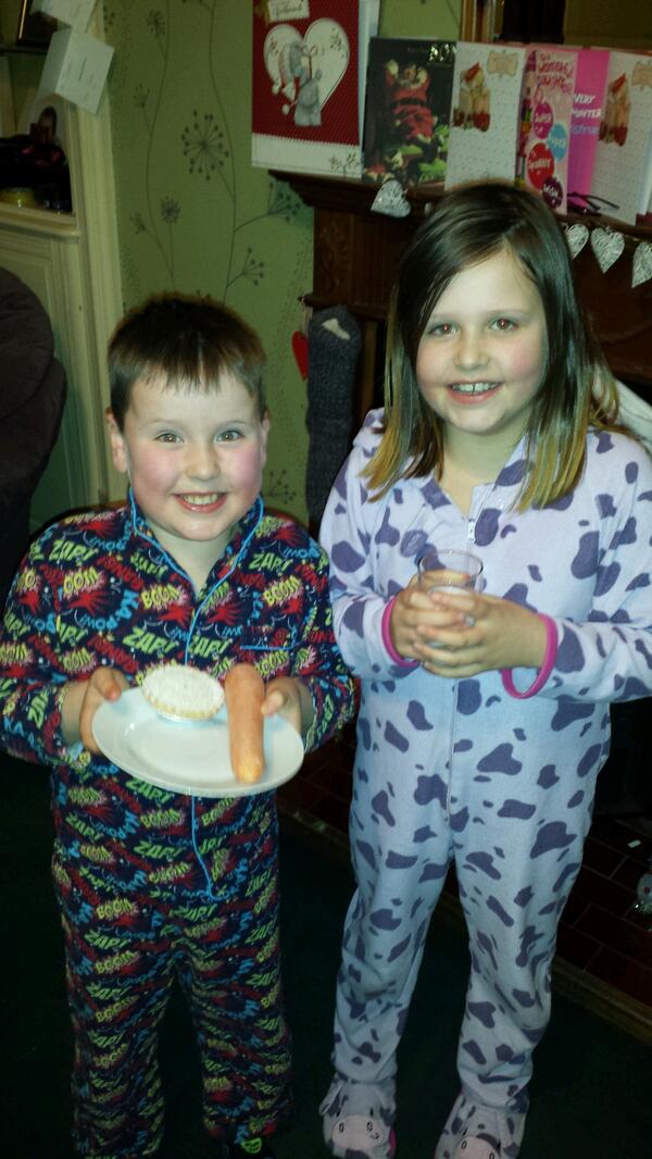 GayleMacleod's tweet photo. Two very  excited kids http://t.co/WEfkyCVvLy