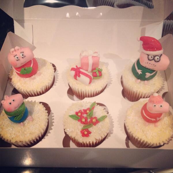 Peppa Pig #Christmas #cupcakes Merry Christmas! 🐷🎄😊