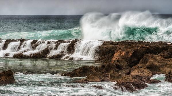 ilgincstagram's tweet photo. Angry Wave http://t.co/q40g26mAIr