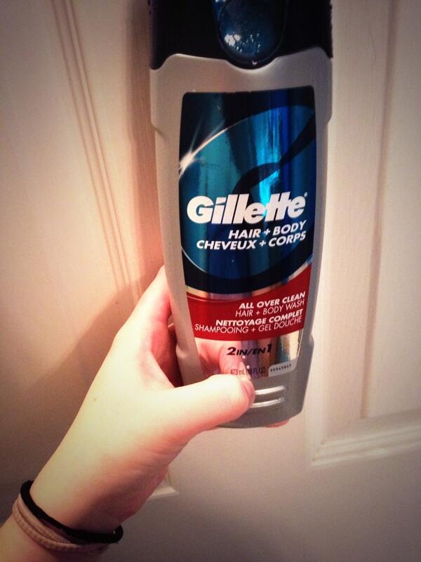 lilyrussell97's tweet image. All my cousins at the house I'm staying at are boys aka this is my shampoo for the week...#santahelp #bringmeshampoo