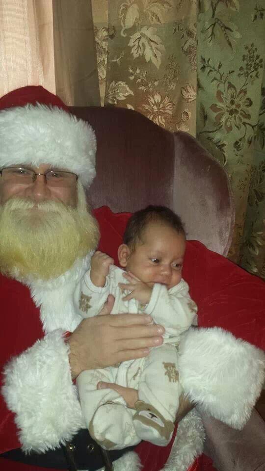 adeleowo's tweet image. SANTA is here at last. ..