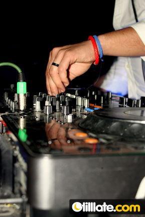 MyMoon35Bar's tweet photo. Haftanın 2.akşamıda  @DJATAKANATABAY deckinin başında.Aynı zamanda bar ekibimizde sizleri bekliyor! #izmir http://t.co/IeUVZKlPY9