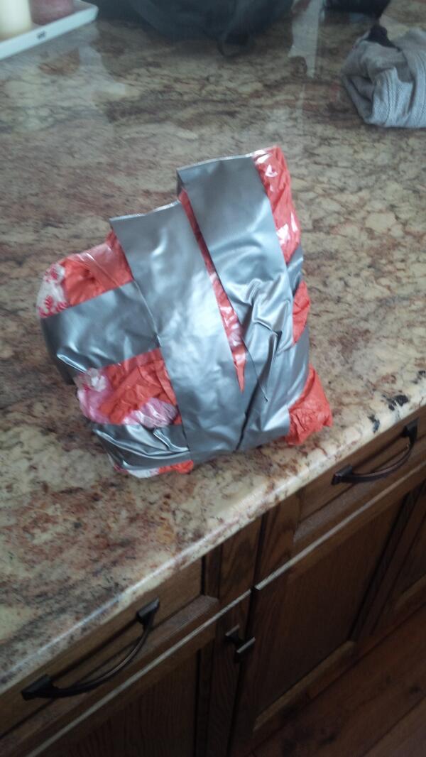 jhamersma's tweet photo. Just wrapping some Christmas presents.. http://t.co/Ns0TLPH1gu