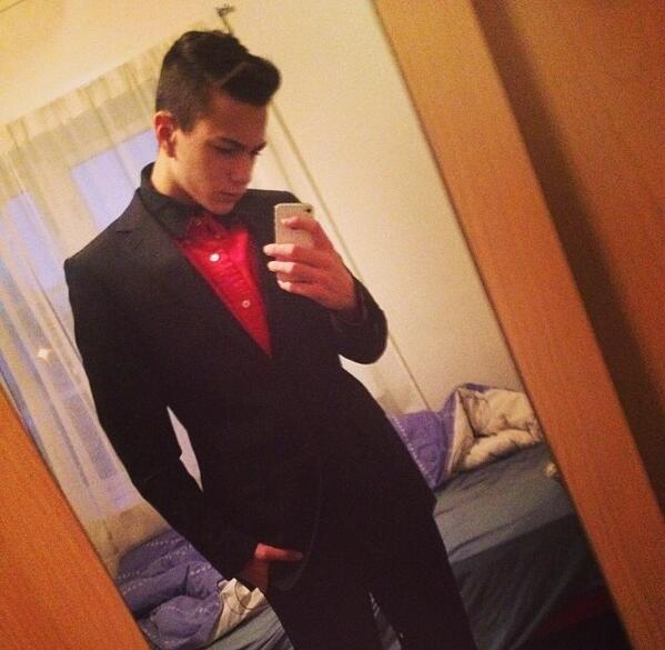 Michael_James13's tweet photo. Christmas party time! 🎄😏 http://t.co/AEfuz8hpBy