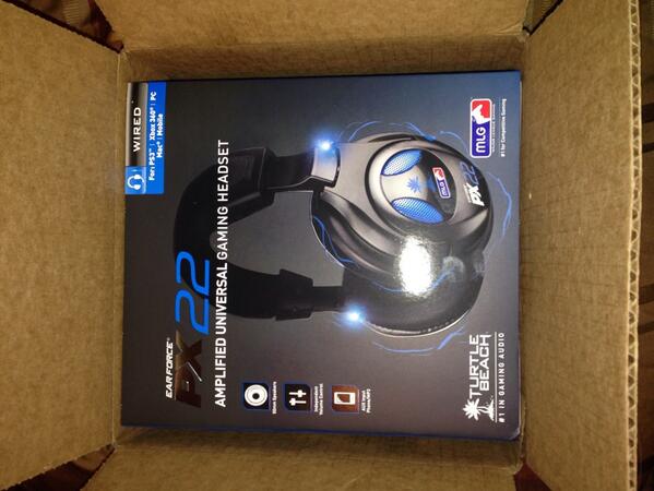 NAMELESS's tweet image. It's Christmas so I'm doing a giveaway! I'll choose tomorrow night. RT and follow for a chance to win a new headset!