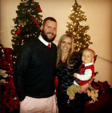 Foto di famiglia di giocatore di Football Americano, sposata con Ashley Harlan, celebre per Pittsburgh Steelers, Miami .
  