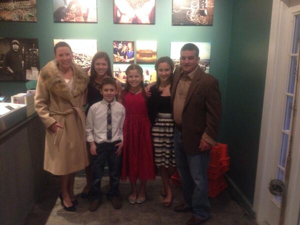 ThomasColombo3's tweet photo. Christmas Eve Duxbury style! #IslandCreekOysters http://t.co/p9vJvM0oO6