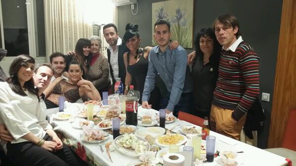 zaidaoe's tweet photo. La gran familia @elyzabethde @MigPosEsc  @FranPostigo @mary_escabias http://t.co/qgv672WHG2