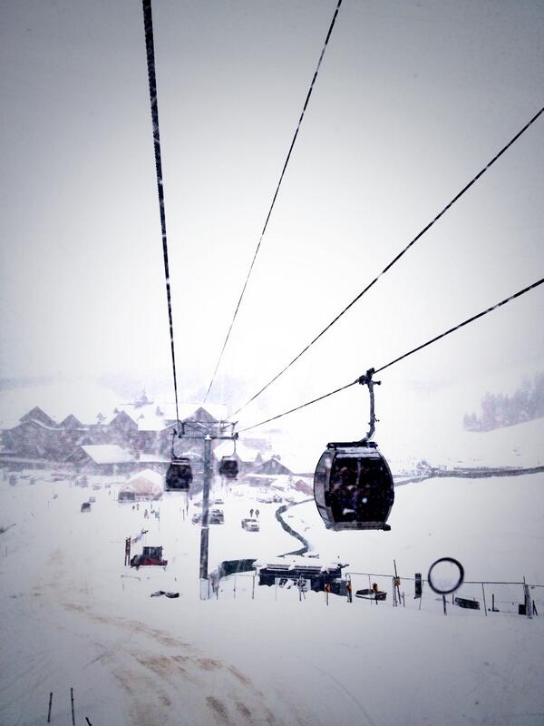 ce_Hanson's tweet photo. Looks like it's going to be a white Christmas! http://t.co/3f2tdoHDXD
