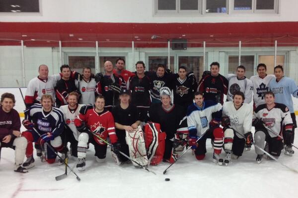a10andaniceguy's tweet photo. “@hasser9: Little Xmas eve hockey with the boys http://t.co/UEi9HeDGbk” #beauties