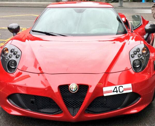 GarageSimonetti's tweet photo. #MerryXmas #merrychristmas #BuonNatale #alfaromeo #4C #alfaromeo4C http://t.co/YcsC6mhxau