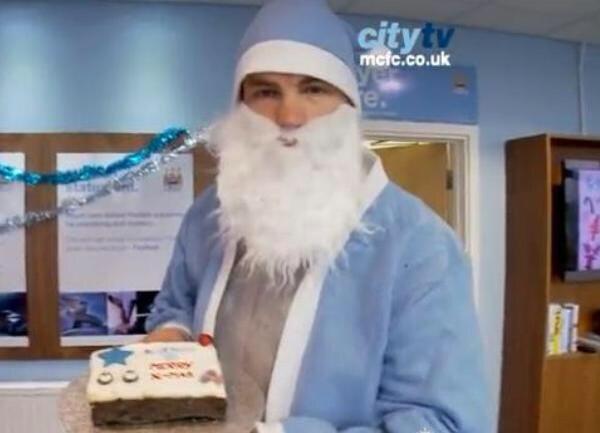 EdDzeko's tweet photo. To all my friends and supporters who celebrate, Merry Christmas with best wishes! http://t.co/07ItBr3K1g