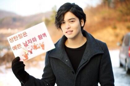 Anxiaying's tweet photo. Merry Christmas!! http://t.co/Wb9ZpELhFD