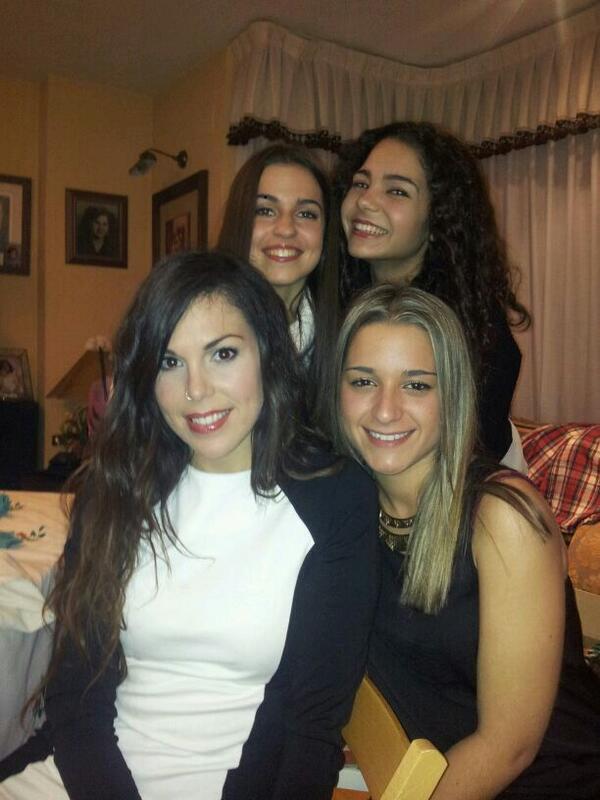 Patricia05_'s tweet photo. #Nochebuena con mis primas #abellán @Marialopab http://t.co/baUzq2qkRF