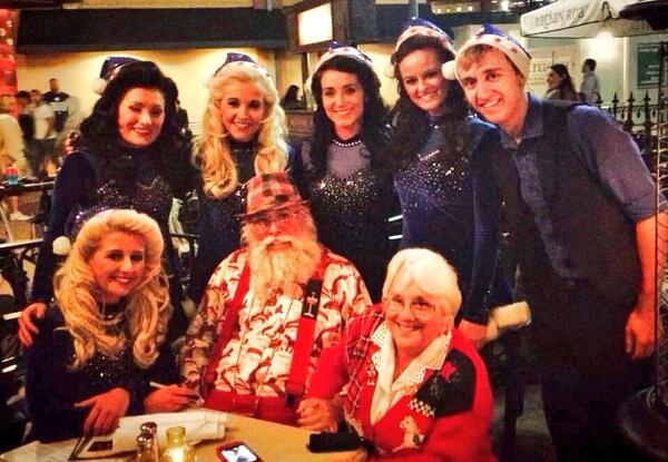 RRIrishDancers's tweet photo. Mr and Mrs Claus came in to see some Irish Dancing tonight:)Getting all excited for tomorrow,Merry Xmas Everyone x http://t.co/h1VQtmgD9t