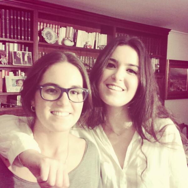 cris_goofy's tweet photo. Muchisimas felicidades pequeña!!!!! Ya eres mayor jajajajjajajaja felices 18, tequiero petarda. @silviams95 http://t.co/e15lKeyoUM