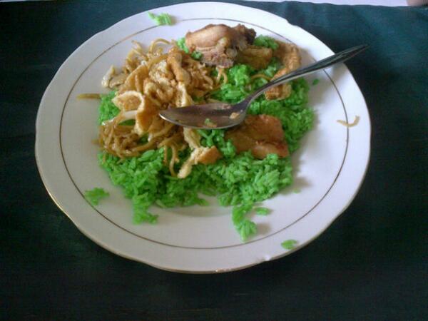 roe_bert's tweet photo. Nasi natal =)) #Christmas http://t.co/NMpinVek6T