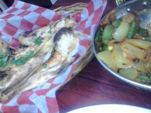 brownmantshirts's tweet image. #merrybrownmas to me! Tough week ends with garlic naan and bhindi. #inmybelly