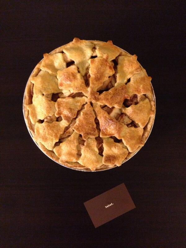 Merry Christmas!! Wishing you a day of warmth, happiness, love, and apples with your loved ones! :D