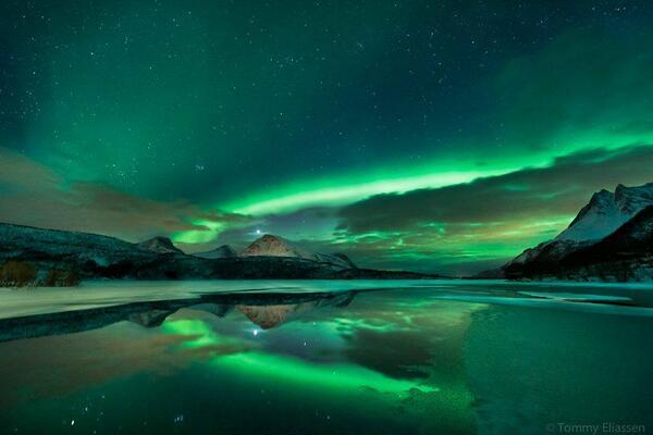_Paisajes_'s tweet photo. Aurora boreal en Aldersundet, Noruega http://t.co/v8XcXOhetv