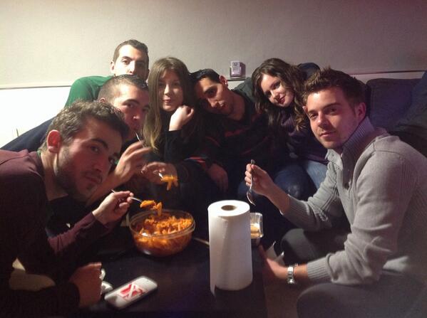 soniaspin's tweet photo. El desayuno de Navidad @sp3dany @dani_vv26 @martysgs @vichissua @wakaboy87 así da gusto empezar las fiestas #chorizo http://t.co/FJtQgCcTVB