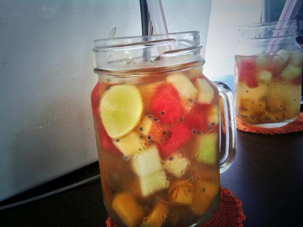 Panas banget di BSD. Nge-Es Buah yuukk... ;)