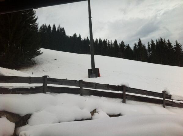 marcleetink's tweet photo. Helaas niet van onze berg. Te veel warme lucht. Durven het niet aan! Dan maar ander gebied op zoeken! http://t.co/KtvcxSqx15