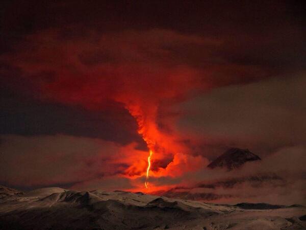 _Paisajes_'s tweet photo. Erupción volcánica en Rusia. ¡Impresionante! http://t.co/khGjWOZPbm