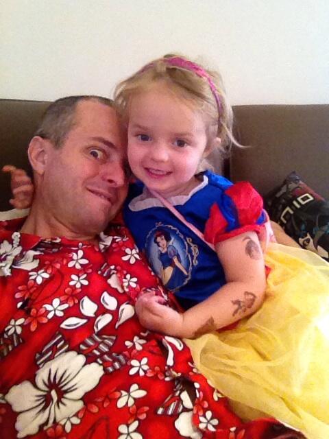 robbyricc's tweet photo. Me and Emmy Winehouse dressed and ready for our Christmas family lunch. http://t.co/dmJ9egd2sy