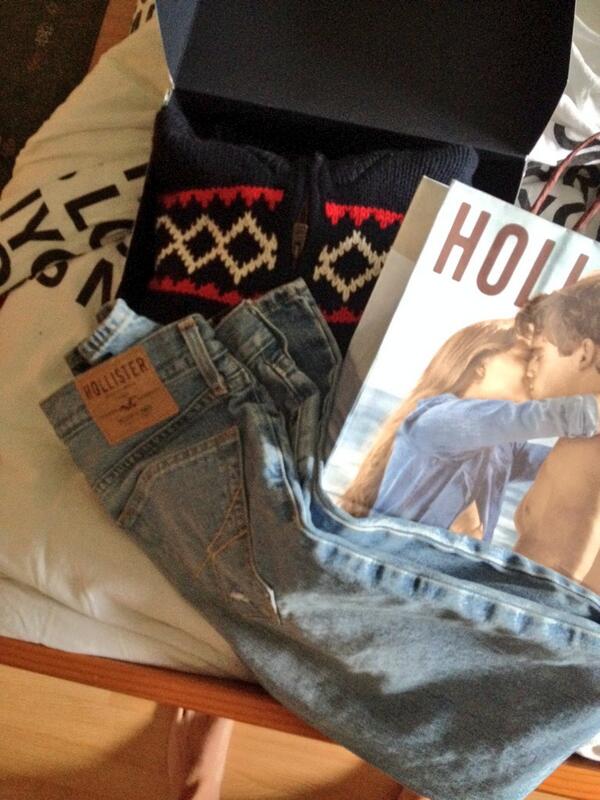 Simons6390's tweet image. Merci =D #hollister #Noël