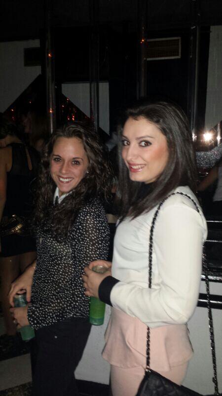 VictoriaFernn11's tweet photo. Buenisima noche en tu compañia bella @Laauraaa14 http://t.co/2aWDAhwIGI