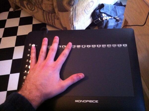 ChaoticHarmony0's tweet image. Huge tablet!  #AboutToArt