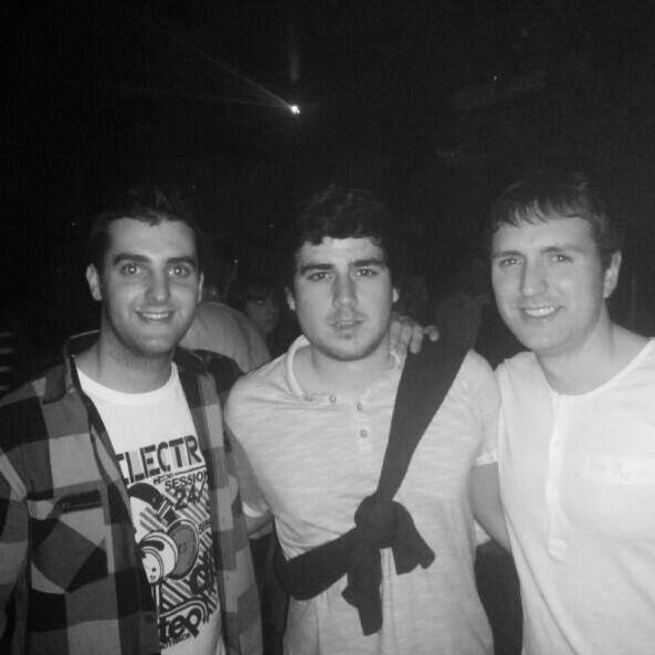 albersuari's tweet photo. Castañazo de noche con los Julyyyys! http://t.co/lwv2l208ku