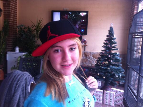 emilioeltate's tweet photo. Lo que@mas ilusion la ha echo , la gorra que llevaba Abraham Mateo http://t.co/SG5PlcFzJA