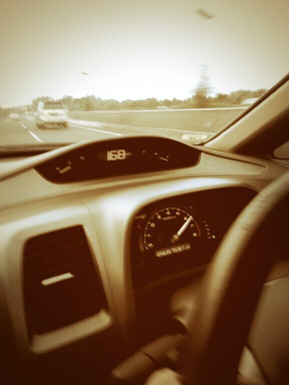 Jangan ditiruuuu!!!! #drivesafe