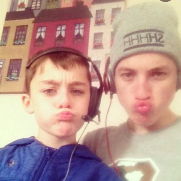 5rhysh's tweet image. #MerryChristmas #NotModels #JustGoodLooking 🎅🎄