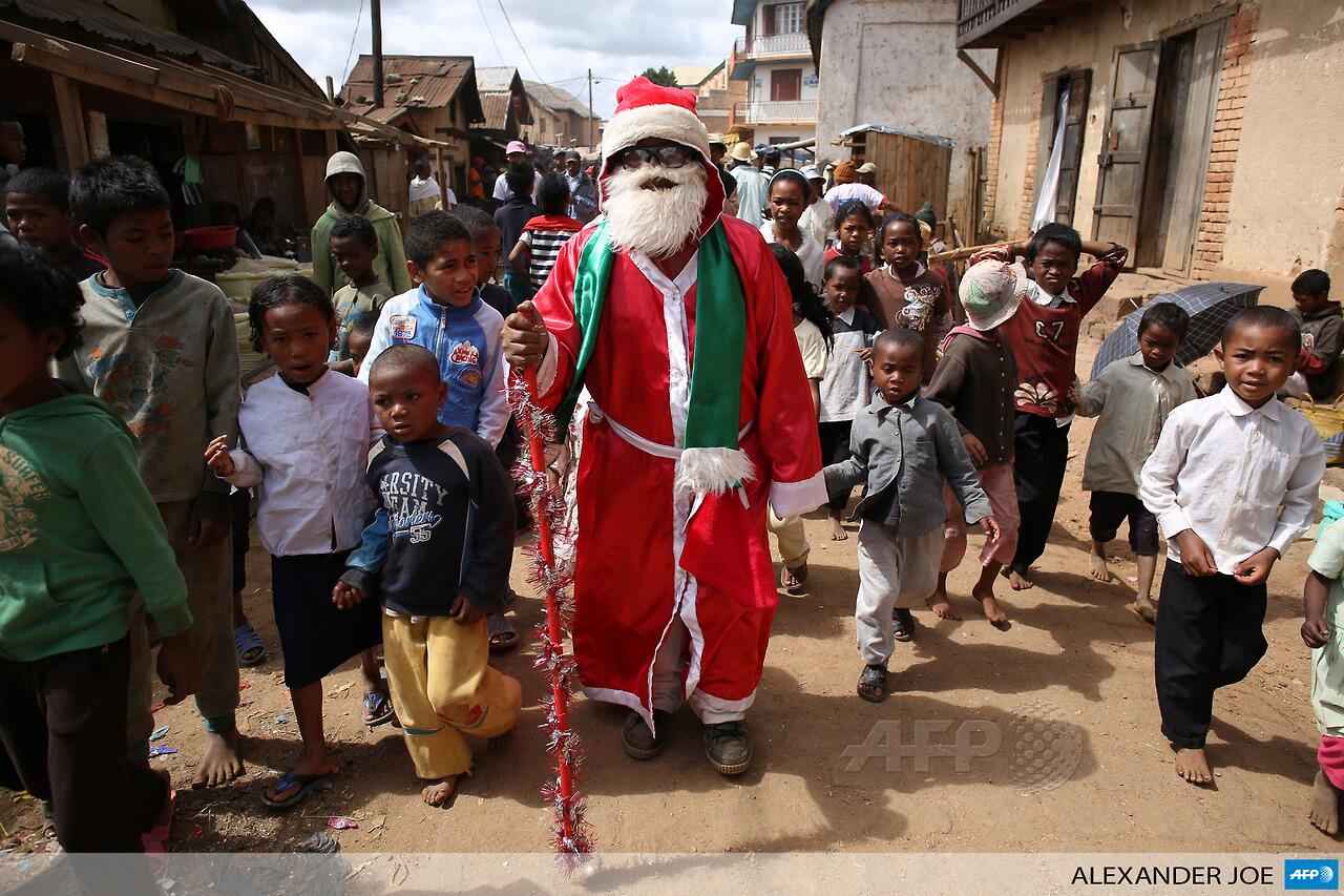 Agence FrancePresse on Twitter "PHOTO Un Père Noël à Madagascar
