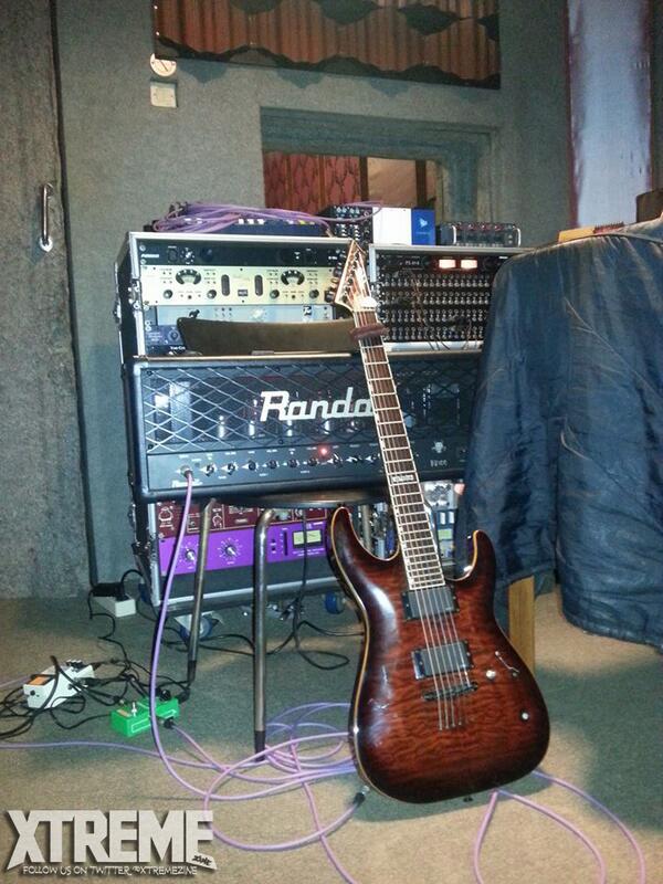 XtremeImport's tweet photo. #xtremeinfo Proses penggarapan album terbaru Siksakubur memasuki tahap take gitar http://t.co/ZtsuHefaKP