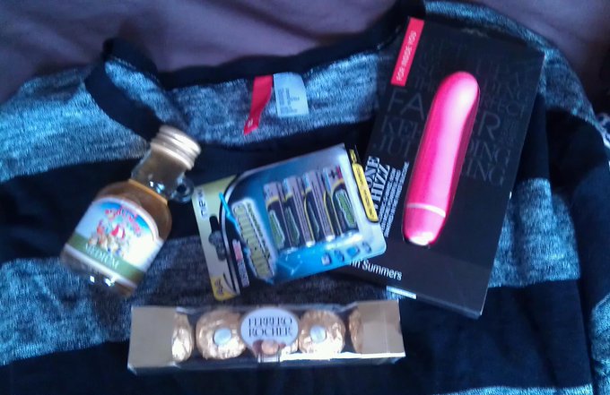 I can always count on @nigeblue for a happy Christmas night...alcohol, chocs,clothes AND toys. Thankyou<a class="tags" target="_blank" title="On Twitter" href="/?out=eyJ0eXAiOiJKV1QiLCJhbGciOiJIUzUxMiJ9.eyJpYXQiOjE3MjExNTQ1NDgsImlzcyI6InR3cG9ybnN0YXJzLmNvbSIsIm5iZiI6MTcyMTE1NDU0OCwiZXhwIjoxNzUyNjkwNTQ4LCJyZWRpcmVjdF91cmwiOiJodHRwczovL3R3aXR0ZXIuY29tL25pZ2VibHVlIn0.6h2fwVVgpELhvVfCCki9w6TUffp9-20ACcjJ8eh9nL2wMbQx07UW_FPd5mGPyOjqNeC6D20uy6MtXp2VzyMdbg">@nigeblue</a><a href="/tag/redarmy"class="tags"><span>#redarmy</span></a><a href="/tag/coyg"class="tags"><span>#coyg</span></a>