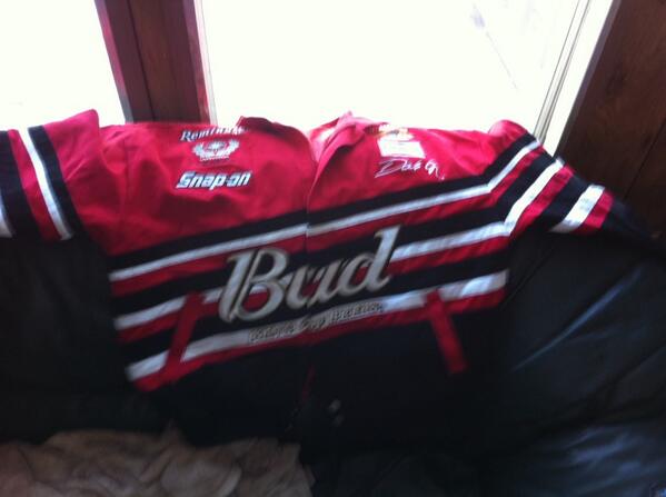 jakwob_bagels16's tweet image. What my grandparents bought me for Christmas #drinkingjacket