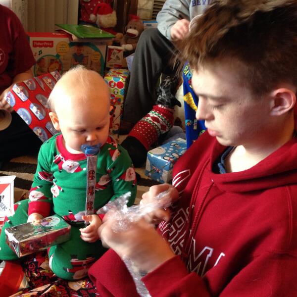 averyLMay's tweet photo. @DylanRSnyder makes my Christmas morning special! #helpingtapenazi http://t.co/LEYVb7DHlX