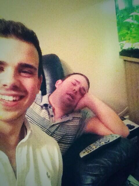 TomBeale_'s tweet photo. Drinking with the big boys, just can't keep up!! #MerryChristmas http://t.co/unbss4mED1