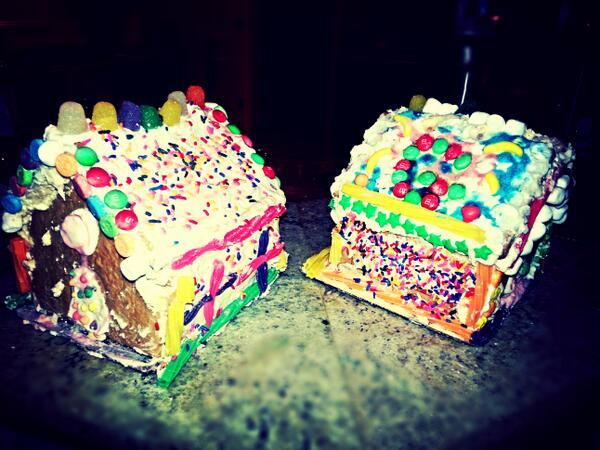 VanHeerden03's tweet photo. Some gingerbread houses, yum http://t.co/bl04VtZvSP