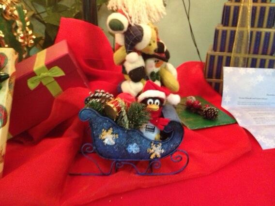 britsystemsllc's tweet photo. #Tux wishing all a Merry Holiday! - #Tux delivering happiness in #Radiology #imaging http://t.co/QnUyfrxg77