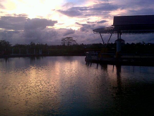 awan_heri's tweet photo. Balai kemambang....pwt http://t.co/Cj9jLAqFrW