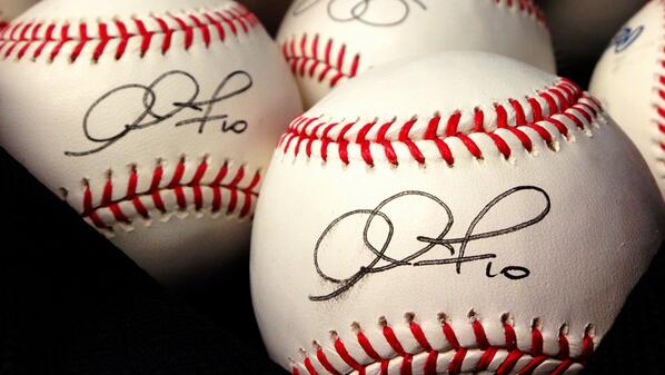masnOrioles's tweet photo. Merry Christmas, O's fans! RETWEET this to be eligible to win a signed @SimplyAJ10 baseball. #masnOrioles http://t.co/FpooNmQMrS