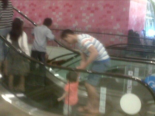 Kang_mas_Wasno's tweet photo. @FransNicholas_ ini Siapa Yaaa..ketemu d KoKaS...? http://t.co/gQpiNO3tDy